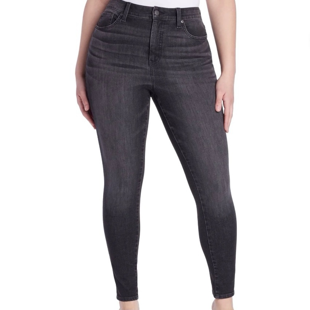 New. With tags.Time and Tru Women's High Rise Curvy Skinny Jeans,Size 14 reg